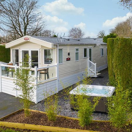 Noble Court Holiday Park Narberth Buitenkant foto
