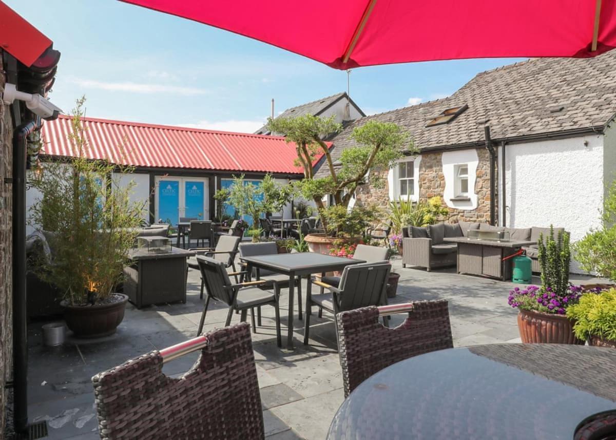 Noble Court Holiday Park Narberth Buitenkant foto